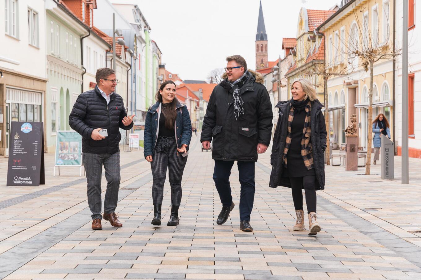 v.l.n.r. Thomas Spielmann (Bürgermeister Heiligenstadt), Sophie Kahlmeyer (Fachdienstleitung Tourismus Stadt Duderstadt), Thorsten Feike (Bürgermeister Duderstadt), Jeannette Löser (Projektleitung DWT2024) © Alexander Franke Stadtverwaltung Heilbad Heilig